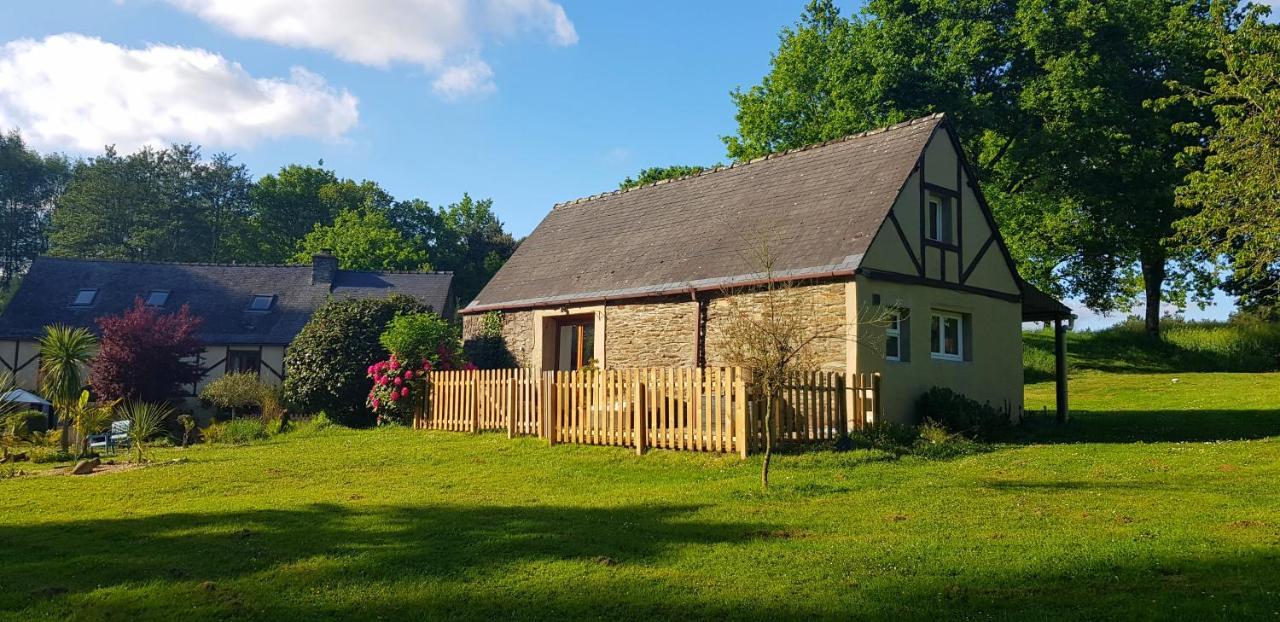 Le Vieux Moulin Gites - Detached Cottage With Garden Views And Pool Guégon Buitenkant foto
